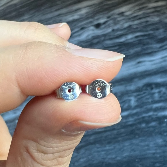 18k solid good flower stud earrings - Picture 5 of 6